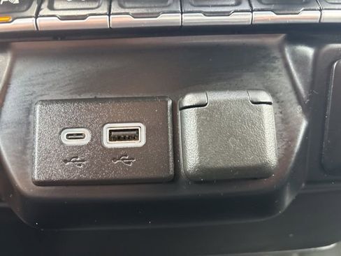 Used 2023 Chevrolet Silverado 2500 LT w/ Convenience Package image 33