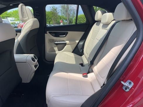 Used 2025 Mercedes-Benz GLC 300 4MATIC image 13