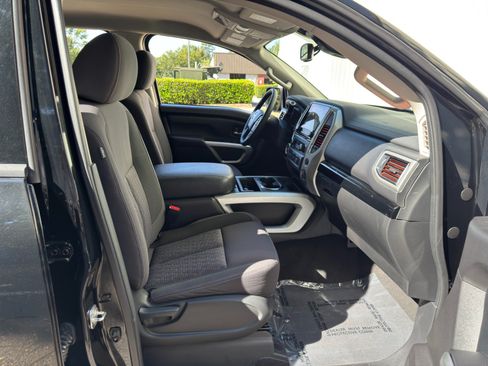 Used 2021 Nissan Titan SV w/ SV Convenience Package RWD image 14