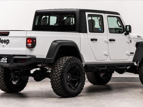 Used 2025 Jeep Gladiator Sport image 8