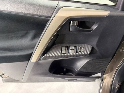 Used 2015 Toyota RAV4 LE FWD image 10