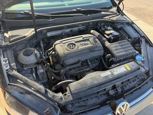 Used 2015 Volkswagen Golf S image 29