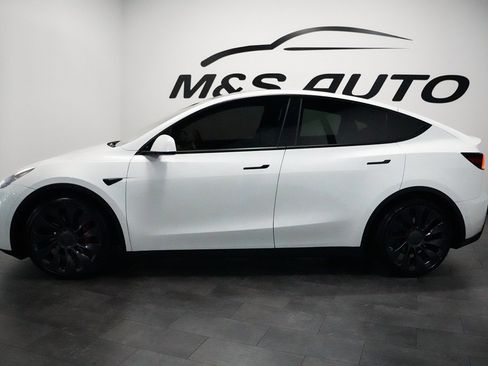 Used 2022 Tesla Model Y Performance AWD/4WD image 3