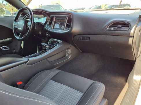 Used 2020 Dodge Challenger SXT RWD image 10
