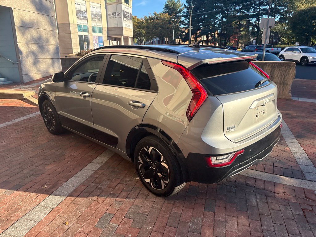 Used 2023 Kia Niro Wave w/ Wave Preserve Package FWD image 5