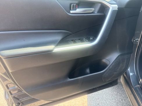 Used 2025 Toyota RAV4 XLE FWD image 9