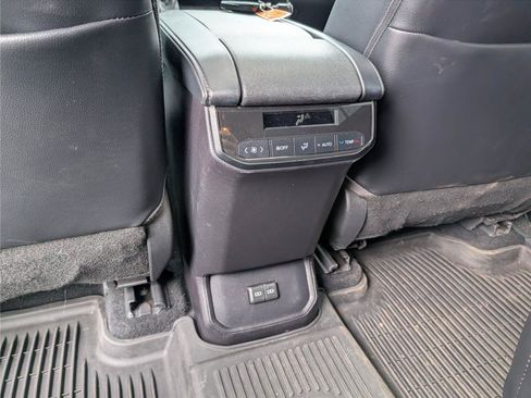 Used 2022 Toyota Highlander XSE AWD/4WD image 31