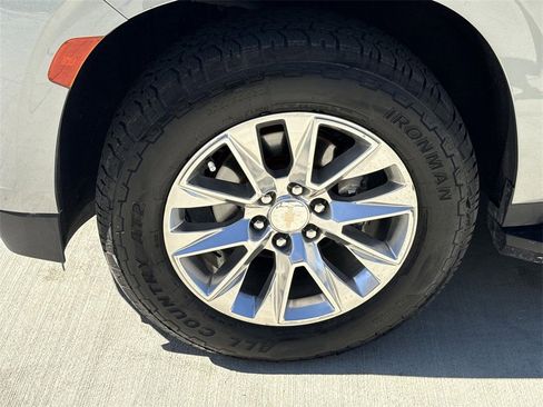 Used 2023 Chevrolet Suburban Premier image 31