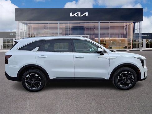 Certified 2025 Kia Sorento S w/ Panoramic Sunroof Package image 7
