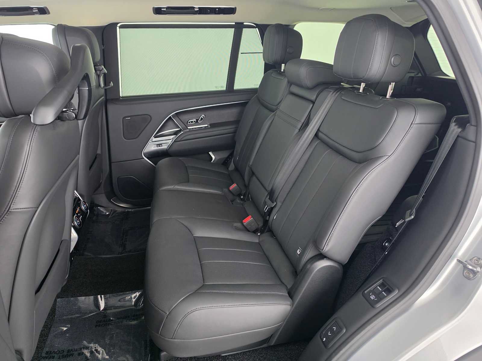 Used 2025 Land Rover Range Rover Long Wheelbase SE AWD/4WD image 17