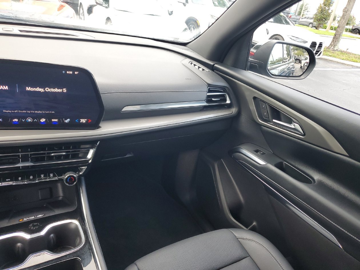 Used 2026 Chevrolet Traverse LT FWD image 13