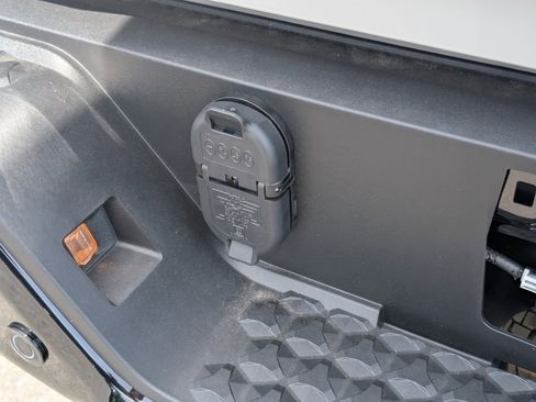 New 2025 Chevrolet Colorado W/T w/ WT Custom Package image 31