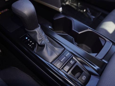 Used 2025 Toyota Camry LE w/ Convenience Package image 18