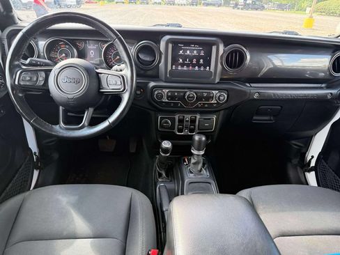 Used 2022 Jeep Wrangler Unlimited Sport AWD/4WD image 3