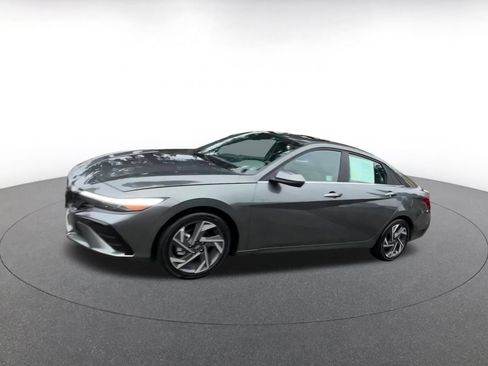 Used 2025 Hyundai Elantra SEL image 8