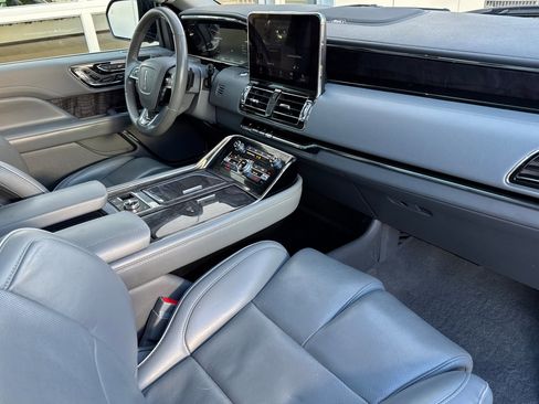 Used 2019 Lincoln Navigator L Reserve image 17