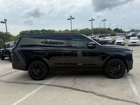 Used 2025 Lincoln Navigator Reserve w/ Jet Appearance Package AWD/4WD image 8