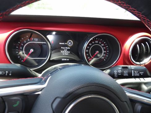 Used 2021 Jeep Wrangler Unlimited Rubicon AWD/4WD image 8