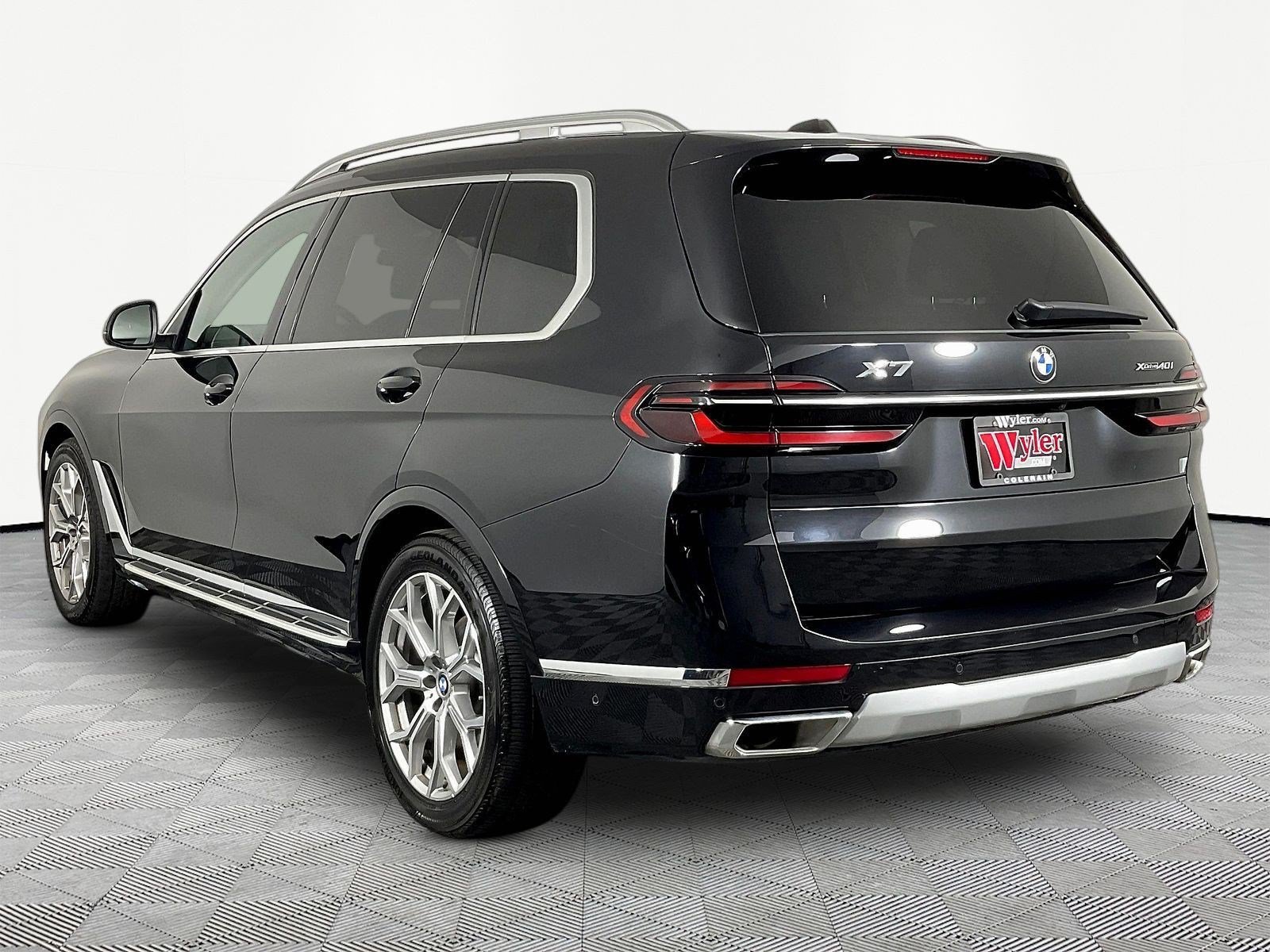 Used 2025 BMW X7 xDrive40i AWD/4WD image 4