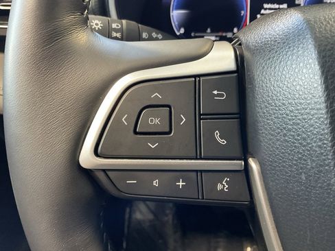 Used 2024 Toyota Highlander Platinum image 12