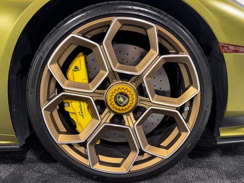 Used 2023 Lamborghini Huracan Tecnica RWD image 9