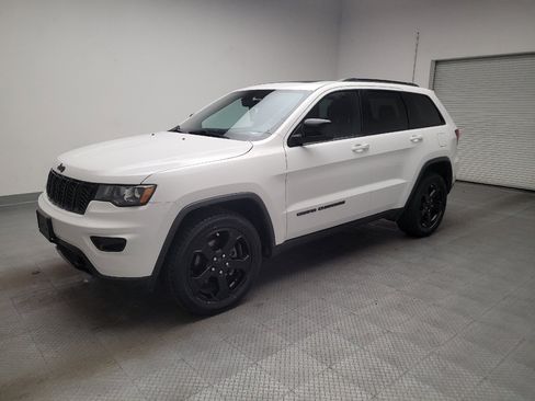 Used 2019 Jeep Grand Cherokee Laredo AWD/4WD image 2