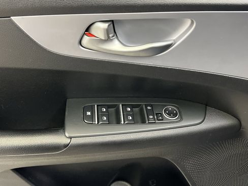 Used 2022 Kia Forte LXS w/ LXS Technology Package image 13