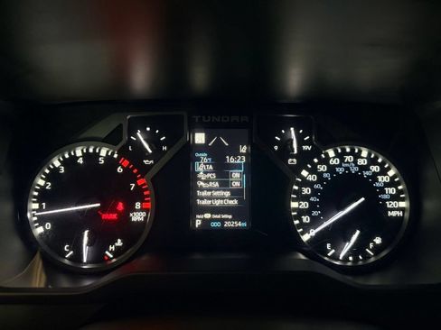 Used 2022 Toyota Tundra SR5 w/ SR5 Premium Package RWD image 15