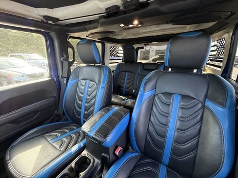 Used 2019 Jeep Wrangler Unlimited Sahara w/ Uconnect 4C Nav & Sound Group AWD/4WD image 8