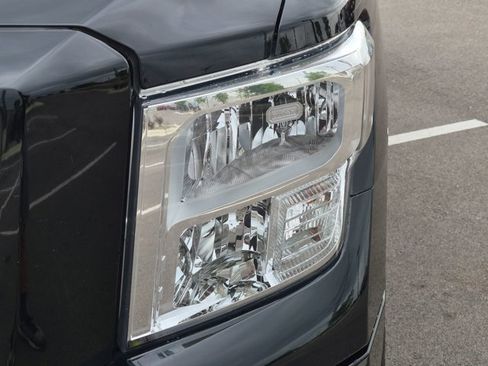 Used 2020 Nissan Titan SV w/ SV Convenience Package RWD image 8