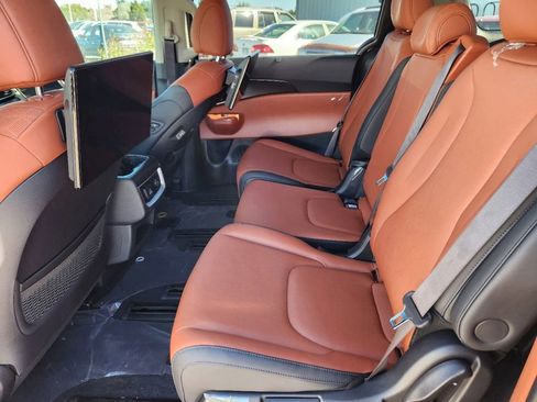 New 2025 Kia Carnival SX image 13
