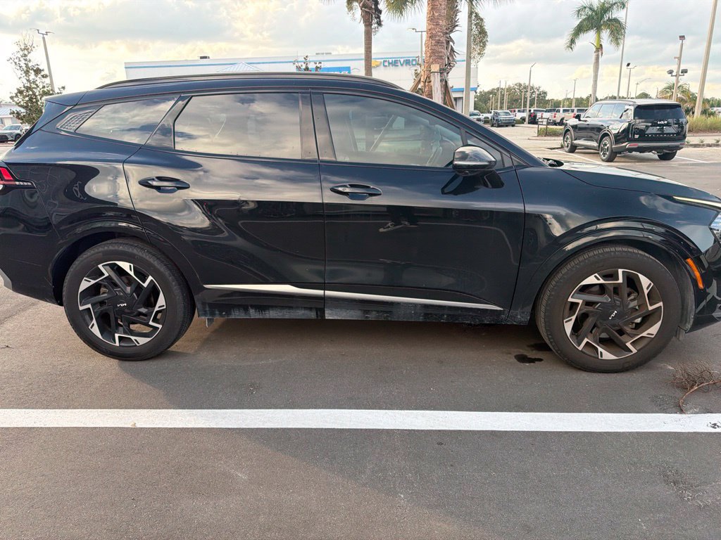 Certified 2025 Kia Sportage SX FWD image 4