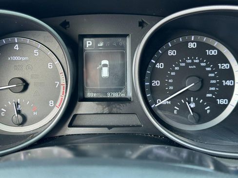 Used 2018 Hyundai Santa Fe Sport image 19