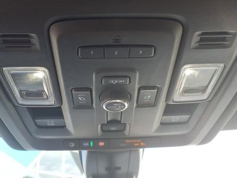 Used 2021 GMC Yukon Denali w/ Denali Ultimate Package AWD/4WD image 13