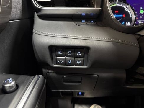 Used 2021 Toyota Highlander Limited image 16