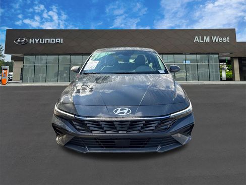 Used 2025 Hyundai Elantra SEL w/ Cargo Package image 2