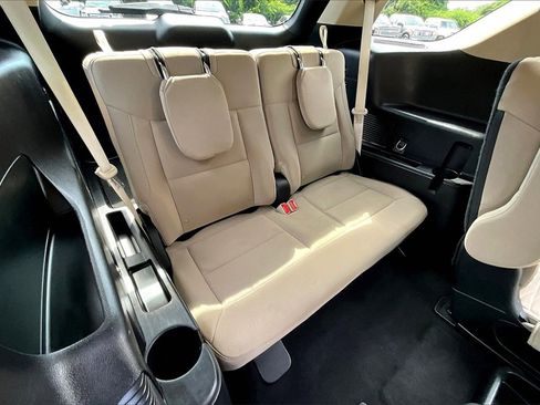 Used 2021 Ford Explorer XLT image 30