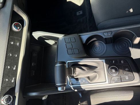 Used 2025 Kia Sportage LX image 36