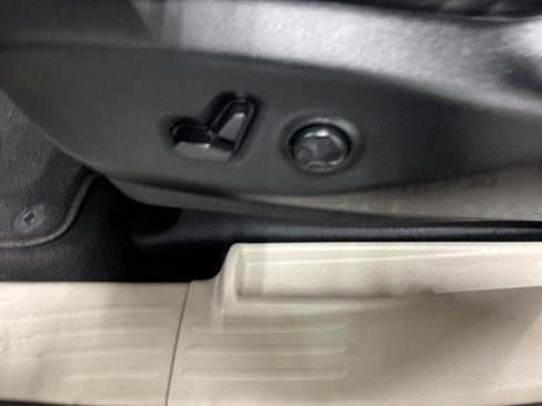 Used 2023 Chrysler Pacifica Touring-L FWD image 20