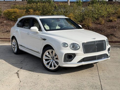 Used 2023 Bentley Bentayga image 1