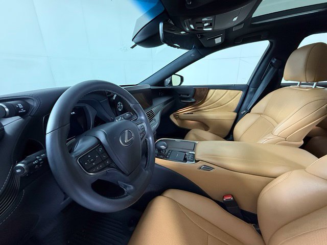 Used 2021 Lexus LS 500 RWD image 19
