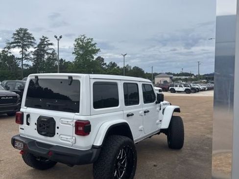 Used 2022 Jeep Wrangler Unlimited Rubicon w/ Steel Bumper Group AWD/4WD image 5