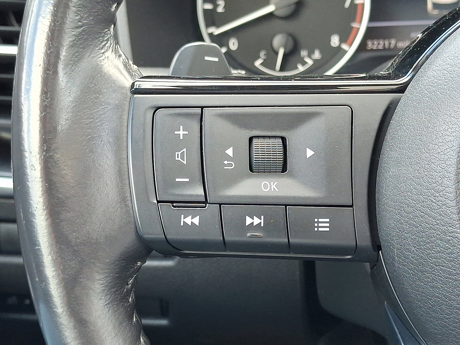 Certified 2023 Nissan Rogue SV w/ SV Premium B Package AWD/4WD image 24