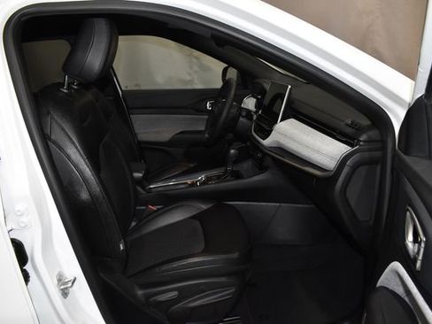 Used 2024 Jeep Compass Latitude image 27