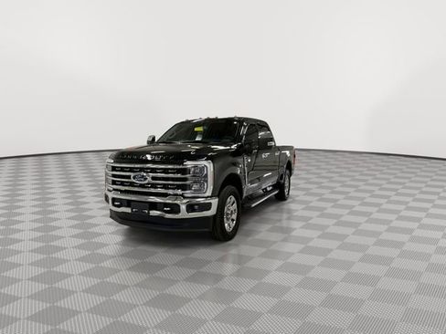 Used 2024 Ford F250 Lariat w/ Chrome Package image 4