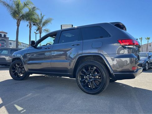 Used 2021 Jeep Grand Cherokee Laredo X image 3