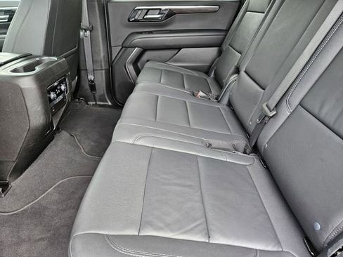 Used 2025 Chevrolet Suburban Z71 AWD/4WD image 29