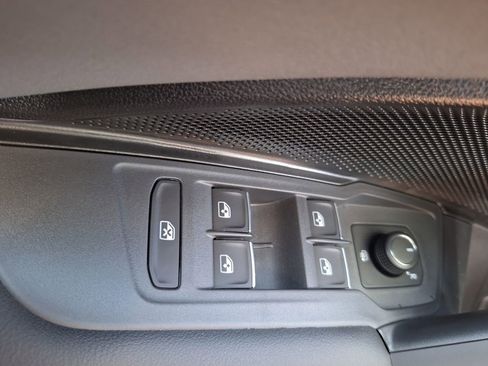 New 2026 Volkswagen Tiguan SE image 19