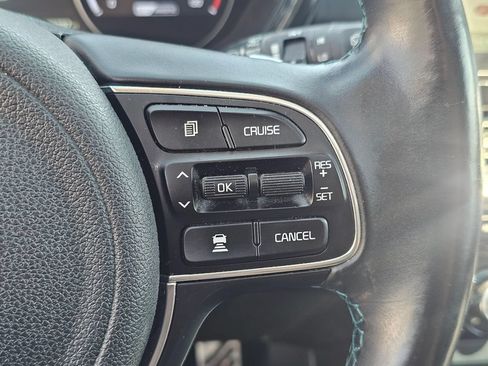 Used 2020 Kia Niro EX Premium w/ Cold Weather Package FWD image 30