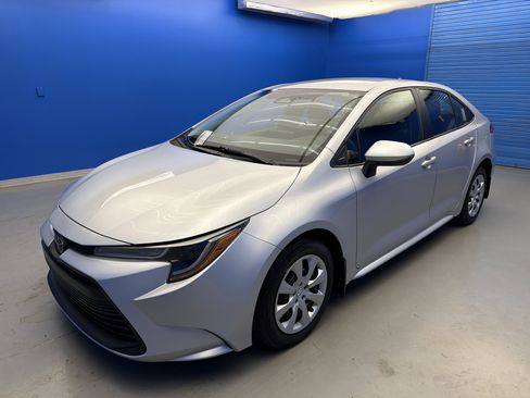 Used 2023 Toyota Corolla LE FWD image 4